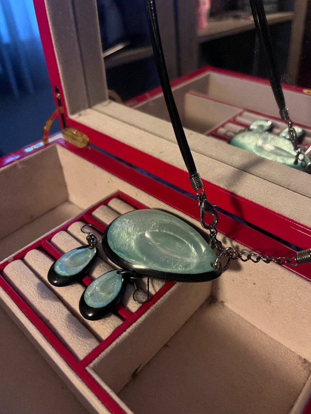 Matching Earring-Necklace Set